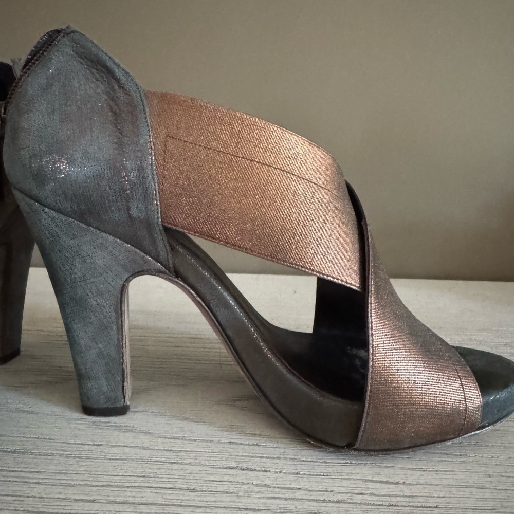Sassy Donald J. Pliner Bronze and Dusty Blue Heels, Size 7.5 M